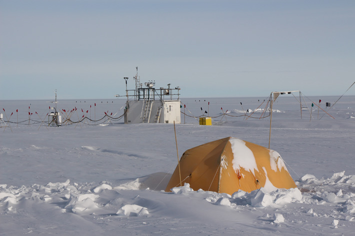 Photo of a View of the AMF installation at WAIS Divide from the edge of Tent City, with a one-person Arctic Oven tent in foreground